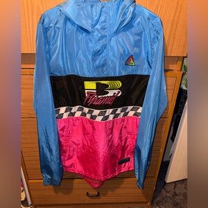 Black pyramid pullover